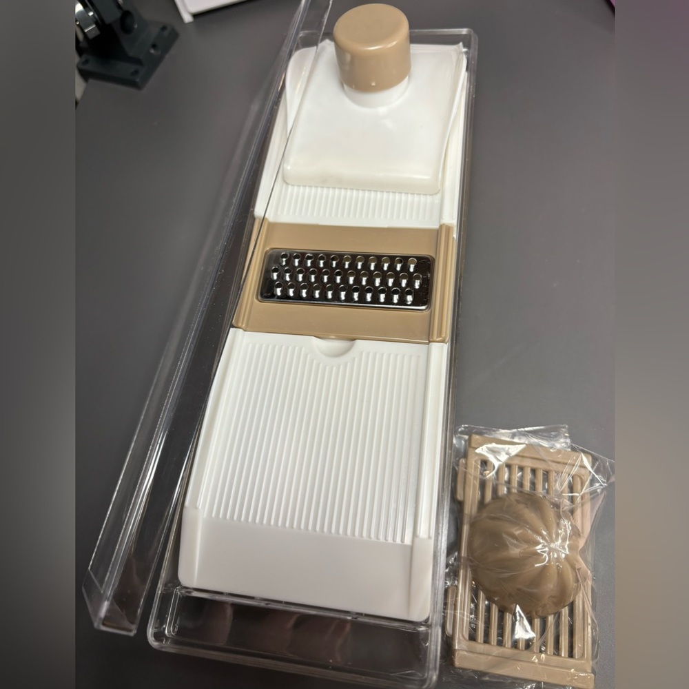 Vegetable slicer slicer and pressing cuter. Bundle of 2 items